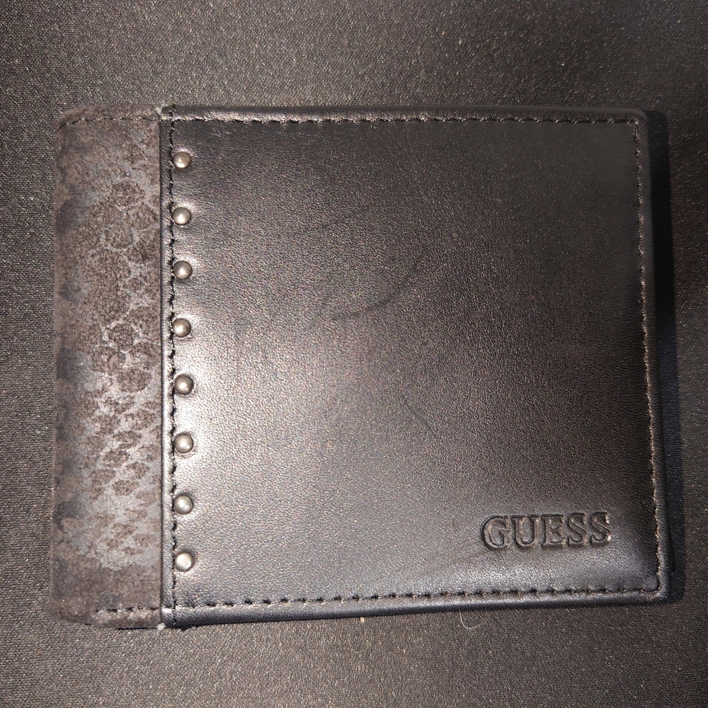 NEW Guess bifold wallet